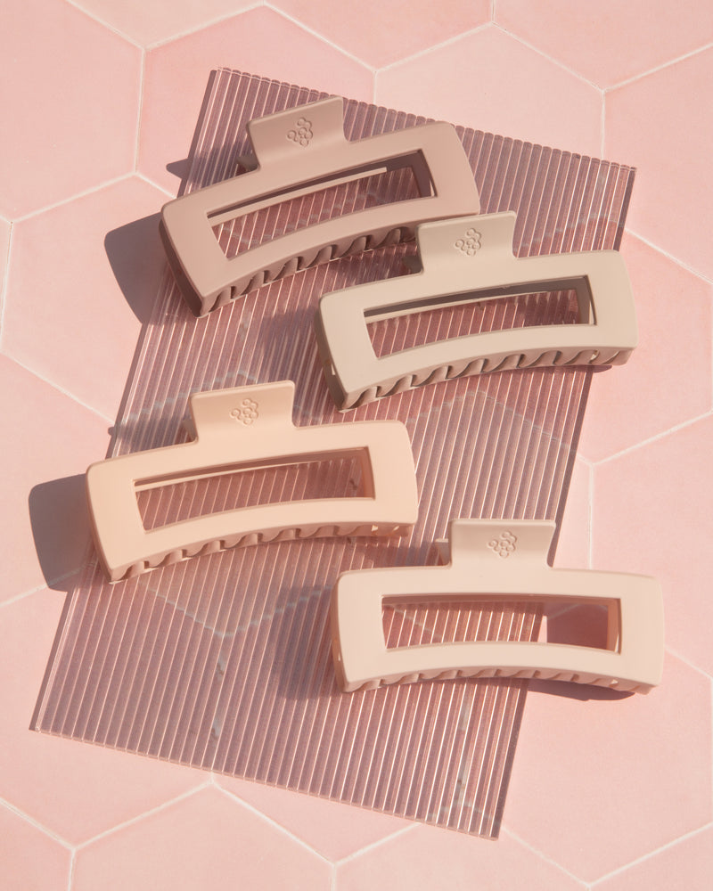 Hair clip claw, hair clip curly hair, hair clip claw styles, hair clip big, claw clip big, claw clip for thick hair, claw clip for braids, claw clip for thick curly hair, claw clip hairstyles, claw clip messy bun, claw clip medium hair, hair claw clip, y2k claw clip