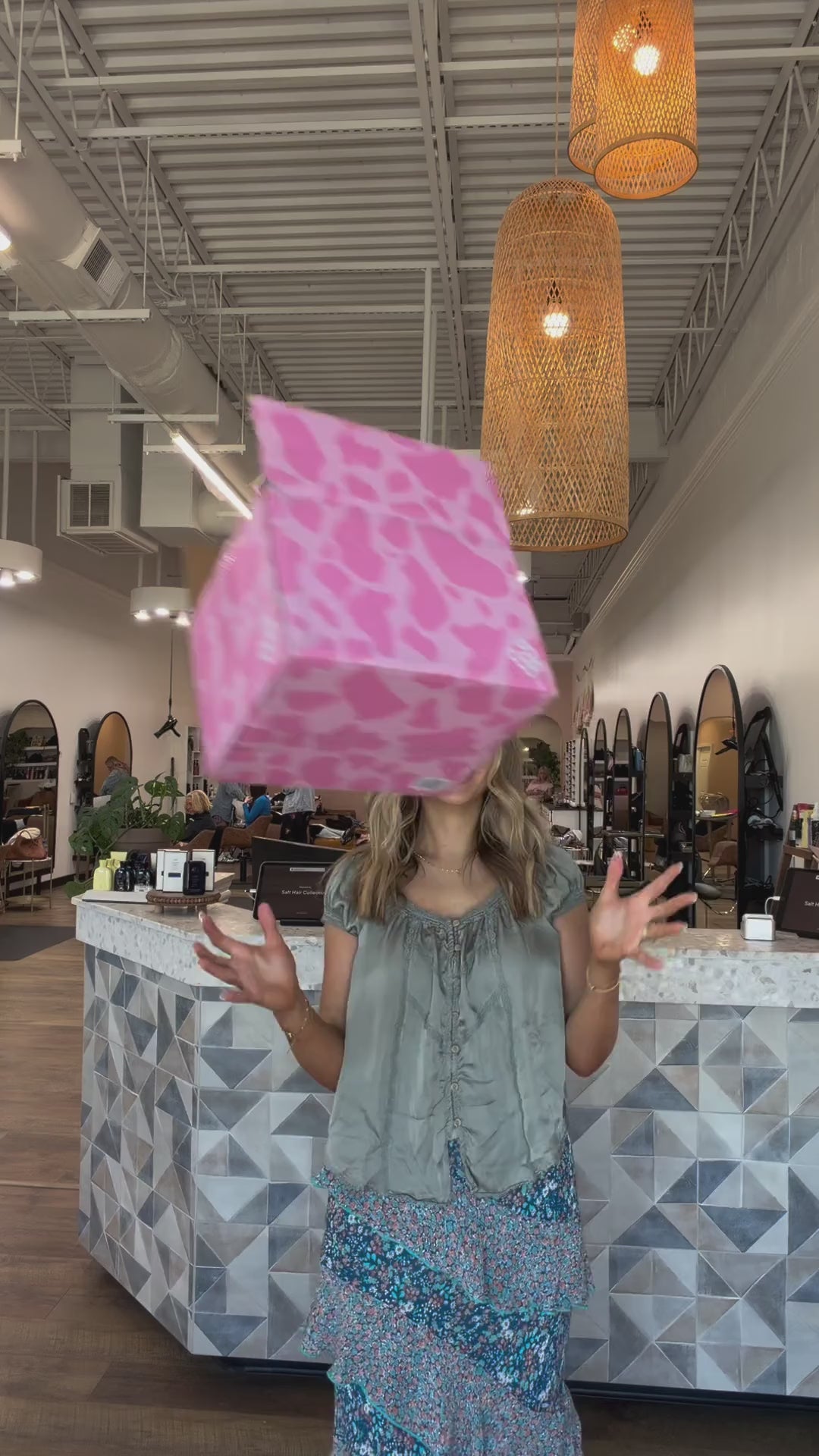 Beige & White - Checkered Towels UGC video