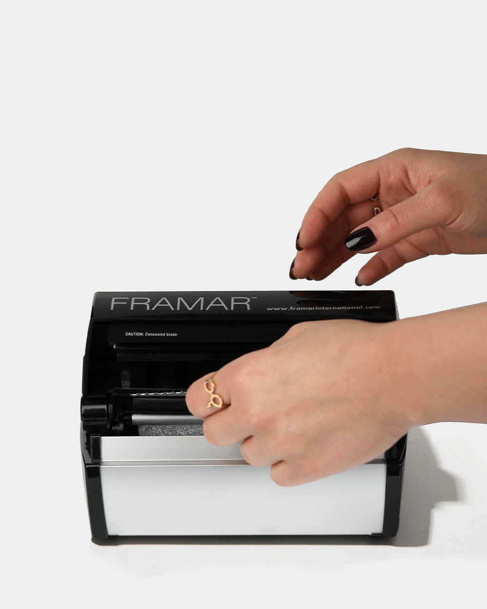 GIF, Fold freak dispenser, framar fold freak, foil dispenser and cutter, foil holder and cutter, aluminum foil dispenser, aluminum foil dispenser with cutter, foil cutter dispenser, foil cutting machine, foil dispenser for hairdressers, foil dispenser for salon, dispenser foil dispenser, framar foil dispenser instructions, foil roll dispenser